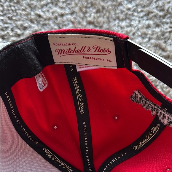 Toronto Rapters Red and black SnapBack hat - Picture 4 of 4